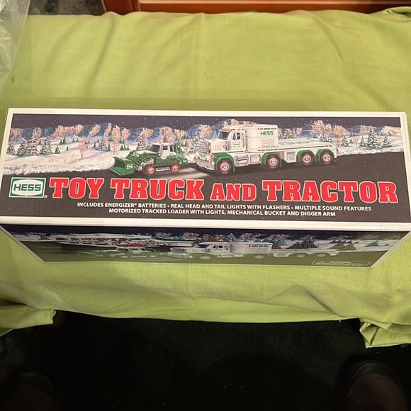 Hess 2013 toy truck and tractor UNOPENED - Picture 3 of 5